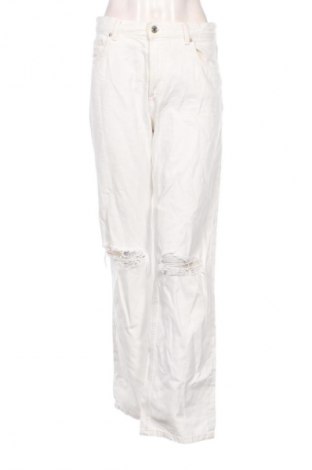 Damskie jeansy Bershka, Rozmiar S, Kolor Biały, Cena 66,67 zł
