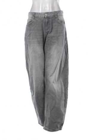 Blugi de femei Bershka, Mărime M, Culoare Gri, Preț 76,00 Lei