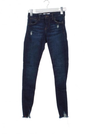 Damskie jeansy Bershka, Rozmiar XS, Kolor Niebieski, Cena 66,67 zł
