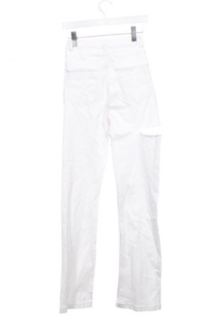 Női farmernadrág Bershka, Méret XS, Szín Fehér, Ár 5 800 Ft