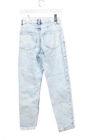 Дамски дънки Bershka, Размер XXS, Цвят Син, Цена 29,15 лв.