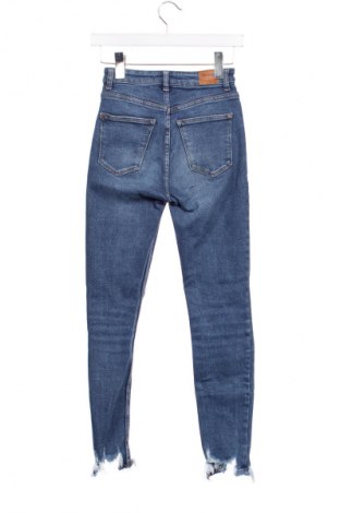 Dámské džíny  Bershka, Velikost XXS, Barva Modrá, Cena  366,00 Kč