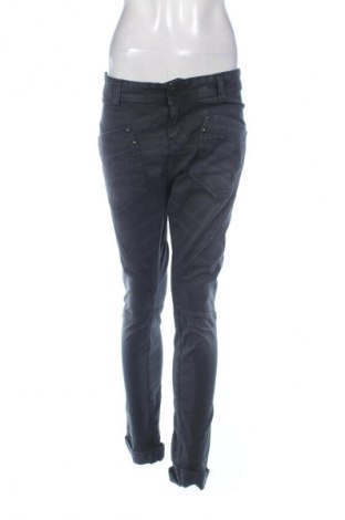 Damen Jeans Bershka, Größe M, Farbe Grau, Preis 15,00 €