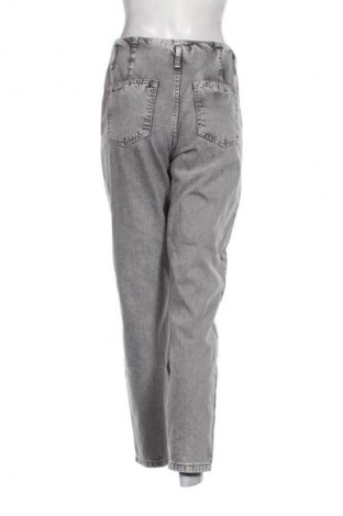 Дамски дънки Bershka, Размер S, Цвят Сив, Цена 29,15 лв.