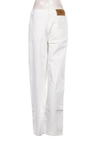 Дамски дънки Calvin Klein Jeans, Размер M, Цвят Бял, Цена 167,99 лв.