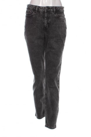 Дамски дънки Noisy May, Размер L, Цвят Сив, Цена 93,99 лв.