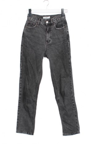 Дамски дънки Pull&Bear, Размер XXS, Цвят Черен, Цена 29,99 лв.