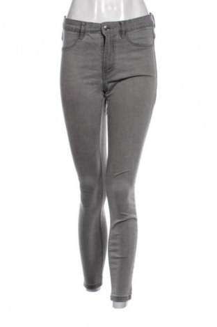Дамски дънки Sinsay, Размер M, Цвят Сив, Цена 29,33 лв.
