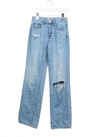 Γυναικείο Τζίν Stradivarius, Μέγεθος XS, Χρώμα Μπλέ, Τιμή 11,99 €