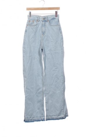 Dámske džínsy  Stradivarius, Veľkosť XS, Farba Modrá, Cena  14,83 €