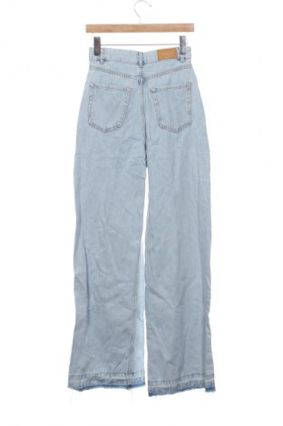 Dámske džínsy  Stradivarius, Veľkosť XS, Farba Modrá, Cena  14,83 €