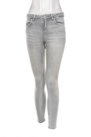 Blugi de femei Zara, Mărime S, Culoare Gri, Preț 71,05 Lei