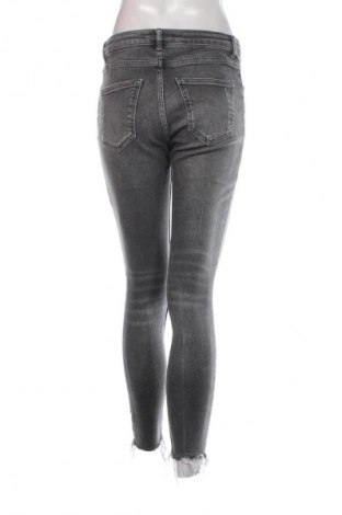 Blugi de femei Zara, Mărime M, Culoare Gri, Preț 89,99 Lei
