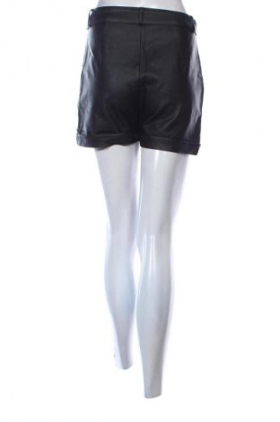 Дамски къс панталон Attrattivo, Размер M, Цвят Черен, Цена 31,99 лв.