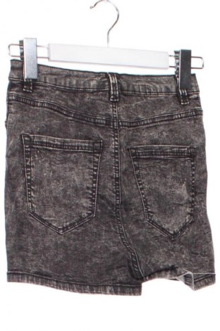 Дамски къс панталон Bershka, Размер XS, Цвят Многоцветен, Цена 19,00 лв.