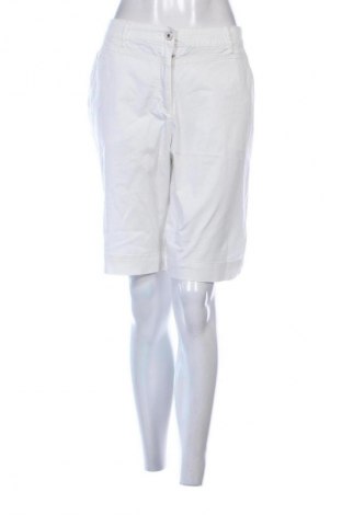 Дамски къс панталон C&A, Размер XXL, Цвят Бял, Цена 19,00 лв.