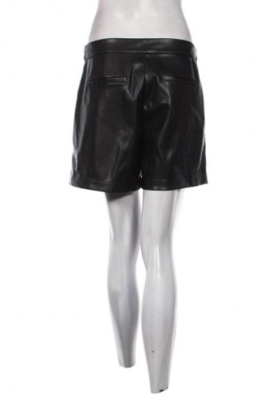 Дамски къс панталон Edited, Размер S, Цвят Черен, Цена 77,99 лв.