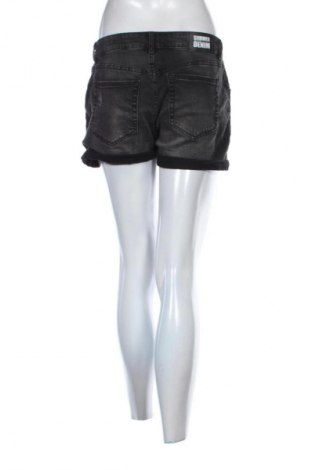 Дамски къс панталон Fb Sister, Размер M, Цвят Черен, Цена 19,00 лв.