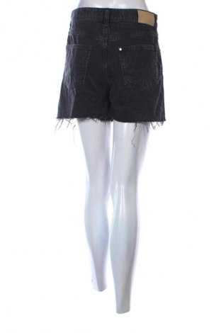 Дамски къс панталон H&M, Размер S, Цвят Черен, Цена 19,14 лв.