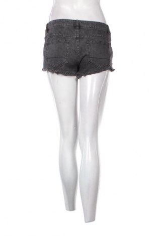 Дамски къс панталон H&M Divided, Размер S, Цвят Черен, Цена 19,04 лв.