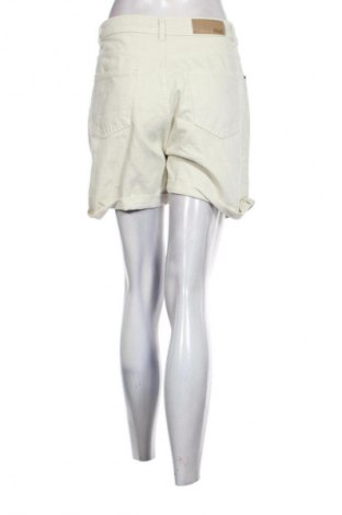 Damen Shorts Nasty Gal, Größe M, Farbe Ecru, Preis € 17,39