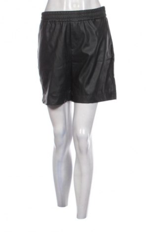 Дамски къс панталон ONLY, Размер M, Цвят Черен, Цена 19,55 лв.