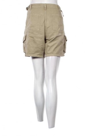 Дамски къс панталон Pull&Bear, Размер M, Цвят Зелен, Цена 19,00 лв.
