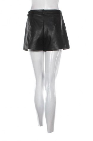 Γυναικείο κοντό παντελόνι Stradivarius, Μέγεθος S, Χρώμα Μαύρο, Τιμή 9,72 €