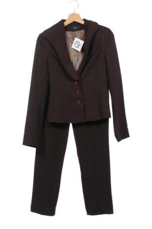 Női öltöny Dika, Méret M, Szín Barna, Ár 21 800 Ft