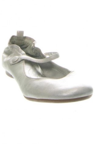 Дамски обувки Clarks, Размер 37, Цвят Сребрист, Цена 203,30 лв.