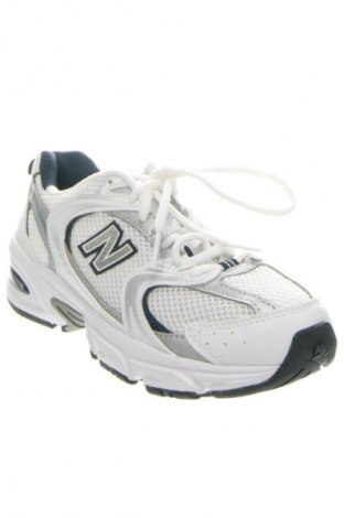 Дамски обувки New Balance, Размер 36, Цвят Бял, Цена 164,99 лв.