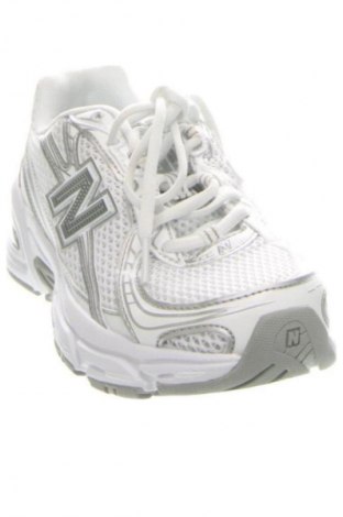 Дамски обувки New Balance, Размер 37, Цвят Бял, Цена 164,99 лв.