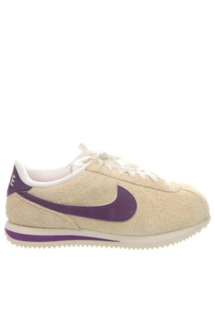 Дамски обувки Nike, Размер 40, Цвят Екрю, Цена 204,99 лв.
