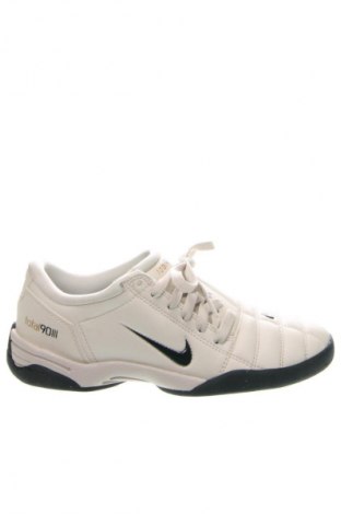 Дамски обувки Nike, Размер 37, Цвят Екрю, Цена 204,99 лв.