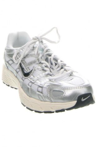 Damenschuhe Nike, Größe 42, Farbe Silber, Preis 137,99 €