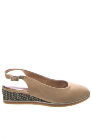 Дамски обувки Tamaris, Размер 38, Цвят Бежов, Цена 114,00 лв.