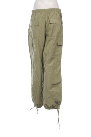 Damenhose Bershka, Größe M, Farbe Grün, Preis 10,99 €