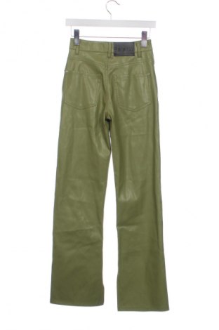 Γυναικείο παντελόνι Bershka, Μέγεθος XS, Χρώμα Πράσινο, Τιμή 14,91 €