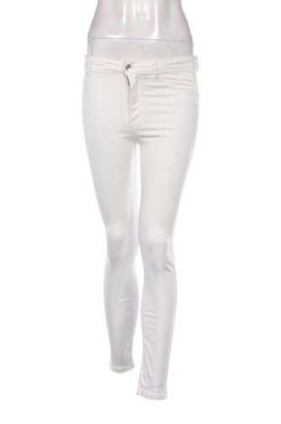 Дамски панталон Calzedonia, Размер S, Цвят Бял, Цена 41,06 лв.