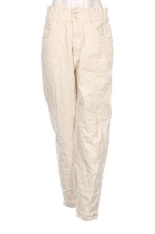 Дамски панталон Pull&Bear, Размер S, Цвят Екрю, Цена 17,99 лв.