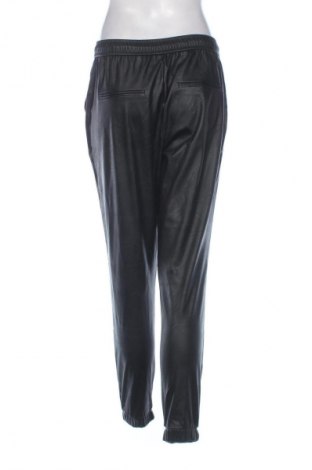 Дамски панталон Pull&Bear, Размер M, Цвят Черен, Цена 28,88 лв.