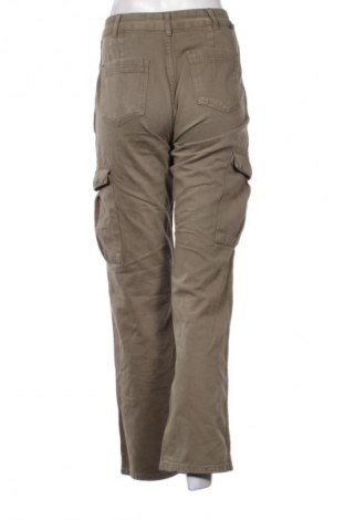 Дамски панталон Pull&Bear, Размер S, Цвят Зелен, Цена 29,15 лв.