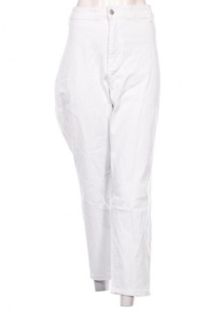 Дамски панталон SHEIN, Размер 4XL, Цвят Бял, Цена 28,88 лв.