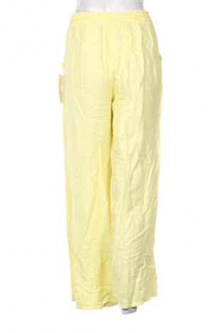 Дамски панталон Unbranded, Размер M, Цвят Жълт, Цена 46,92 лв.