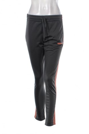 Pantaloni trening de femei Adidas, Mărime S, Culoare Multicolor, Preț 108,00 Lei