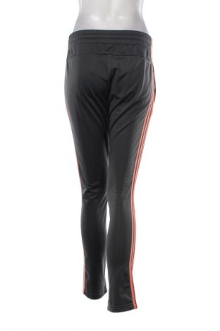 Pantaloni trening de femei Adidas, Mărime S, Culoare Multicolor, Preț 108,00 Lei