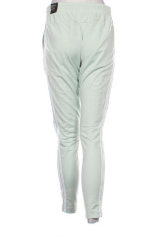 Дамско спортно долнище Adidas, Размер M, Цвят Зелен, Цена 93,99 лв.