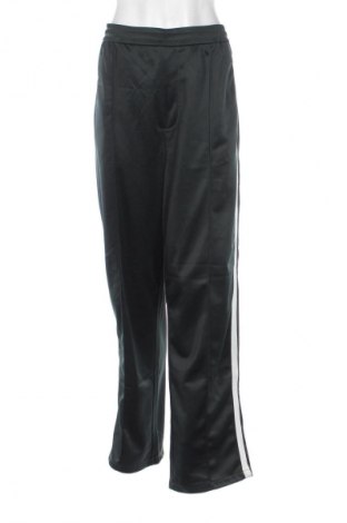 Γυναικείο αθλητικό παντελόνι Bershka, Μέγεθος XL, Χρώμα Πράσινο, Τιμή 27,70 €