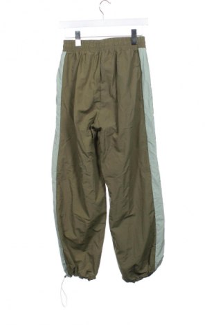 Дамско спортно долнище Defacto, Размер XS, Цвят Зелен, Цена 28,88 лв.