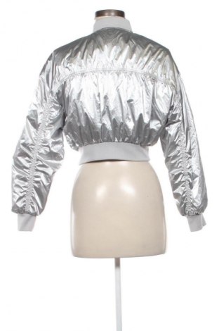 Дамско яке Bershka, Размер XS, Цвят Сребрист, Цена 66,36 лв.